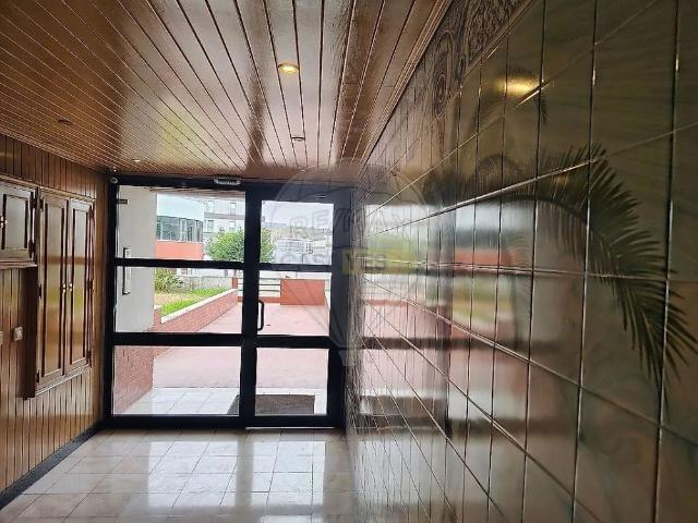 Apartment T2 in Carnaxide e Queijas, Oeiras