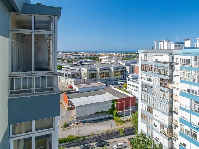 Apartment T2 in Carnaxide e Queijas, Oeiras