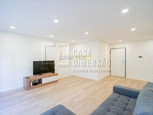 Apartment T2 in Carnaxide e Queijas, Oeiras
