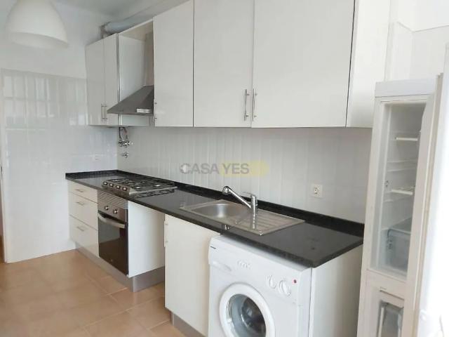 Apartment T2 in Carnaxide e Queijas, Oeiras
