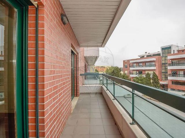 Apartment T2 in Carnaxide e Queijas, Oeiras