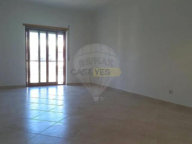 Apartment T2 in Charneca de Caparica e Sobreda, Almada