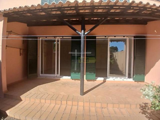 Apartment T2 in Charneca de Caparica e Sobreda, Almada
