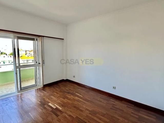Apartment T2 in Amora, Seixal