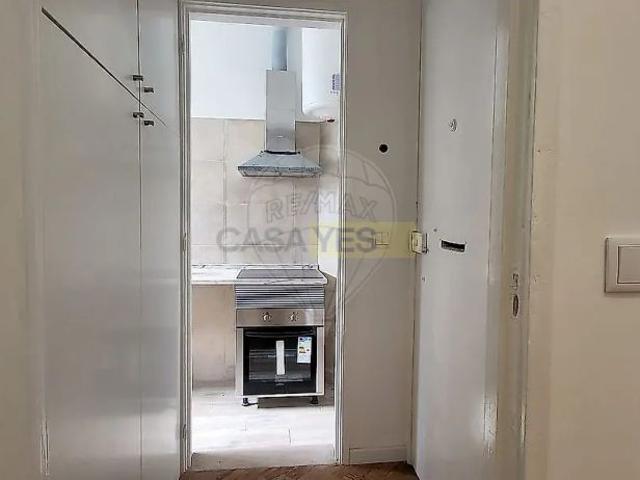 Apartment T2 in Alvalade, Lisboa