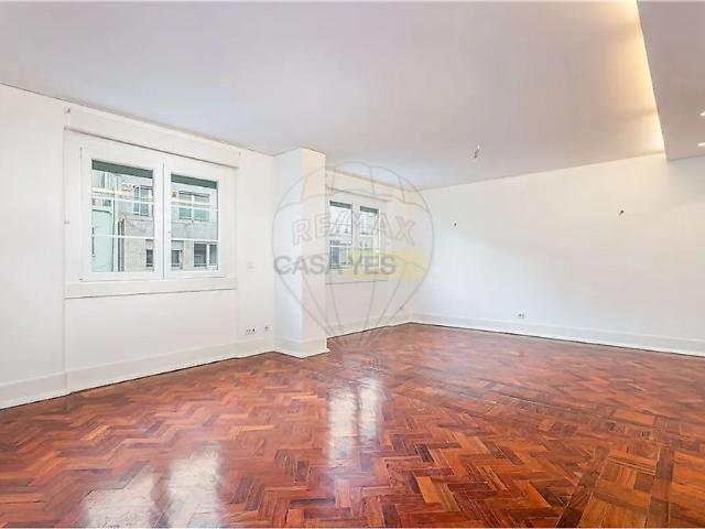 Apartment T2 in Alvalade, Lisboa