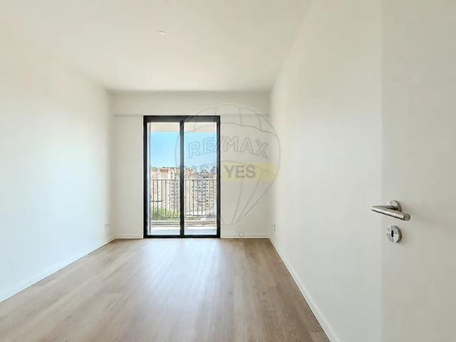 Apartment T2 in Algés, Linda a Velha e Cruz Quebrada Dafundo, Oeiras