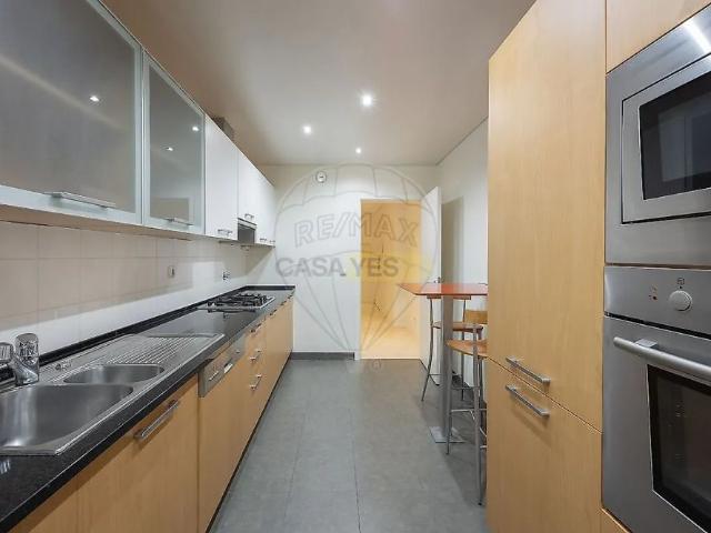 Apartment T2 in Algés, Linda a Velha e Cruz Quebrada Dafundo, Oeiras
