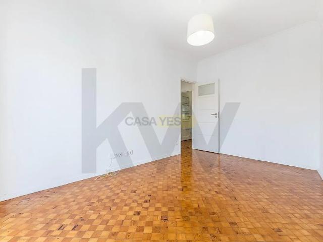 Apartment T2 in Algés, Linda a Velha e Cruz Quebrada Dafundo, Oeiras
