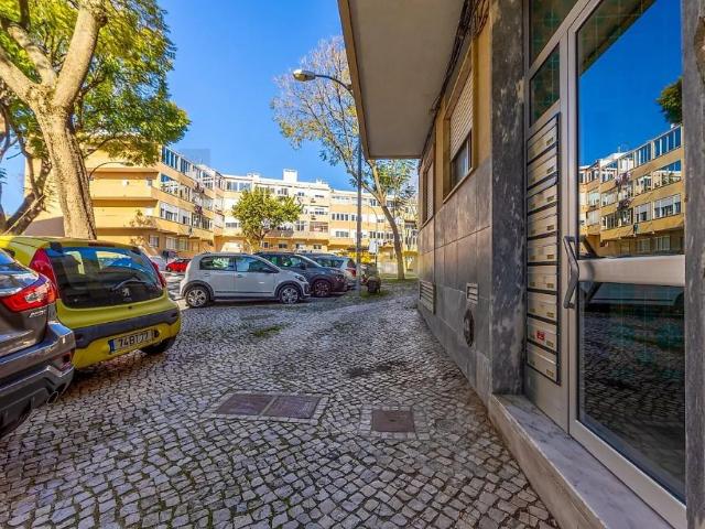 Apartment T2 in Algés, Linda a Velha e Cruz Quebrada Dafundo, Oeiras