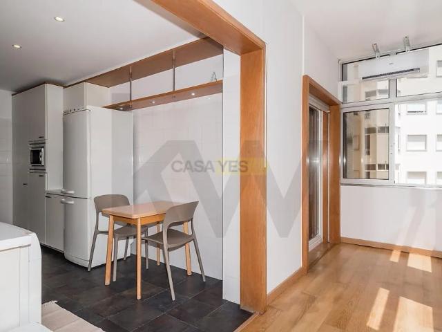 Apartment T2 in Algés, Linda a Velha e Cruz Quebrada Dafundo, Oeiras