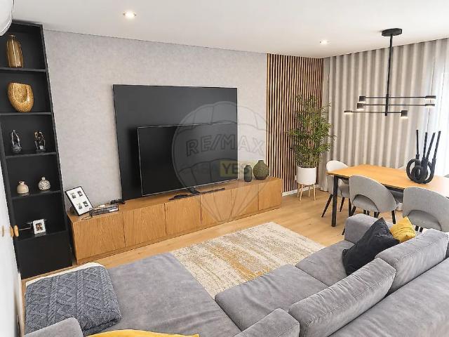 Apartment T2 in Almargem do Bispo, Pêro Pinheiro e Montelavar, Sintra