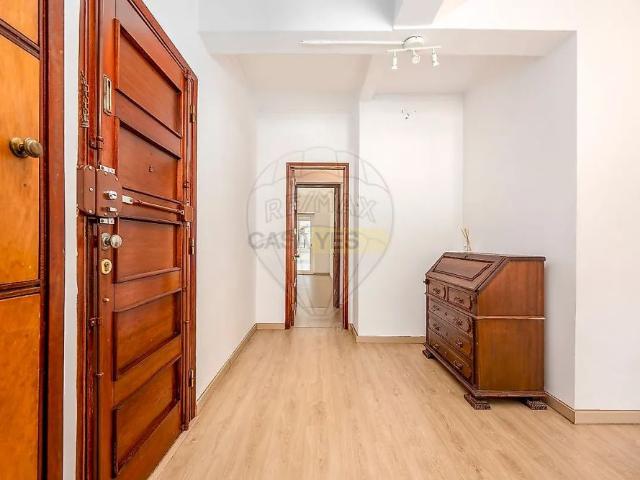 Apartment T2 in Areeiro, Lisboa