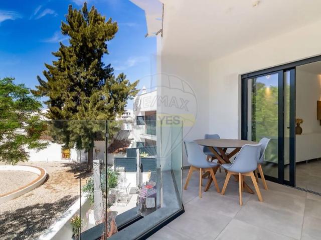 Apartment T2 in Faro Sé e São Pedro, Faro