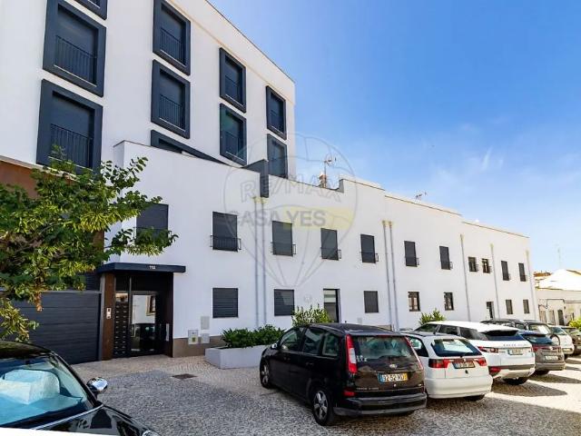 Apartment T2 in Faro Sé e São Pedro, Faro