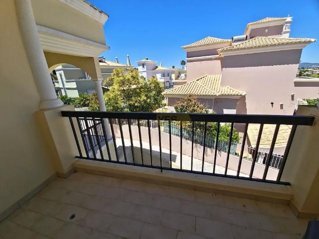 Apartment T2 in Faro Sé e São Pedro, Faro