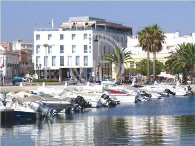 Apartment T2 in Faro Sé e São Pedro, Faro