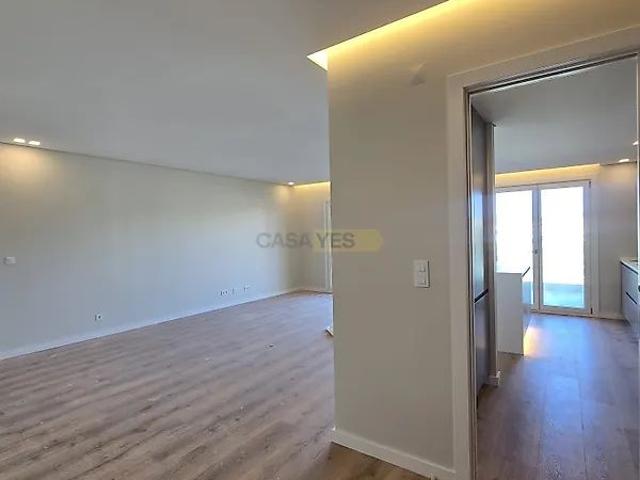 Apartment T2 in Loures, Loures