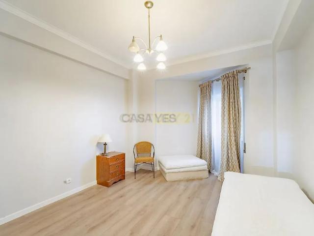 Apartment T2 in Laranjeiro e Feijó, Almada