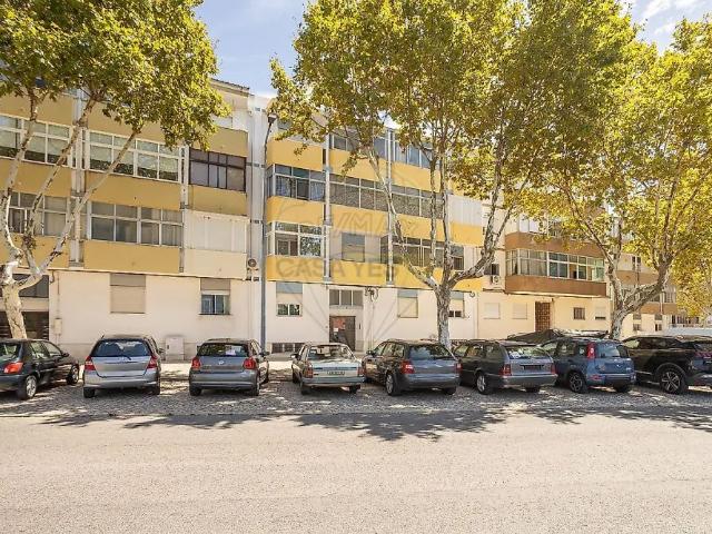Apartment T2 in Laranjeiro e Feijó, Almada