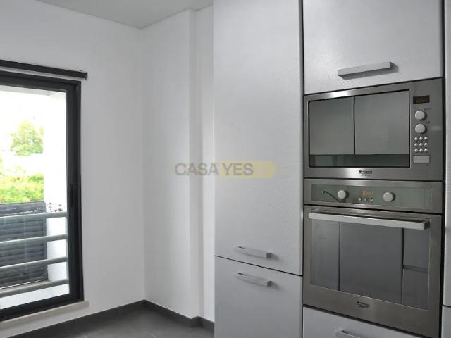 Apartment T2 in Laranjeiro e Feijó, Almada
