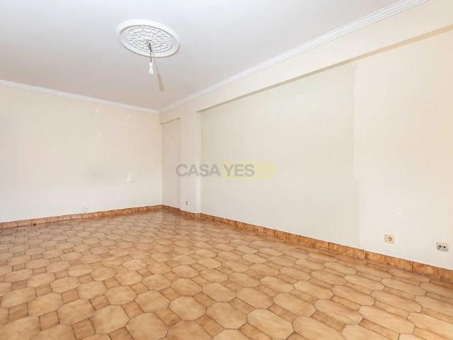 Apartment T2 in Massamá e Monte Abraão, Sintra