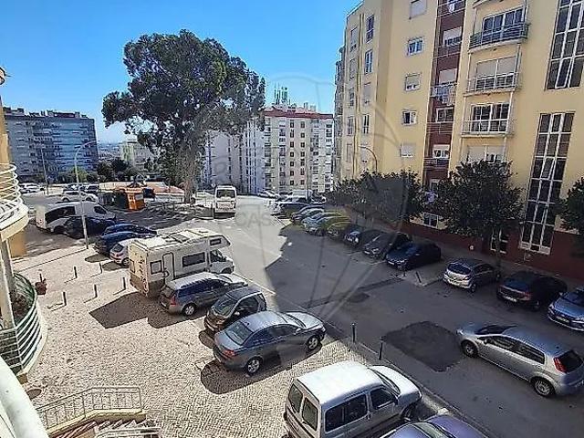 Apartment T2 in Massamá e Monte Abraão, Sintra