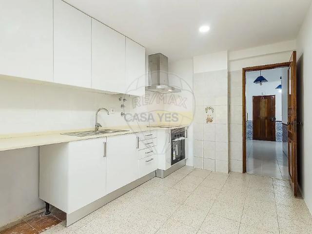 Apartment T2 in Massamá e Monte Abraão, Sintra