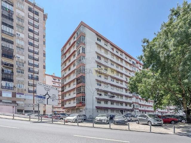 Apartment T2 in Mina de Água, Amadora