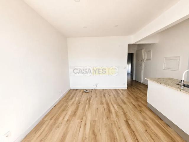 Apartment T2 in Mina de Água, Amadora