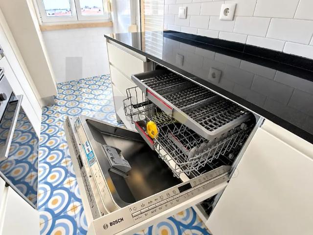 Apartment T2 in Mina de Água, Amadora