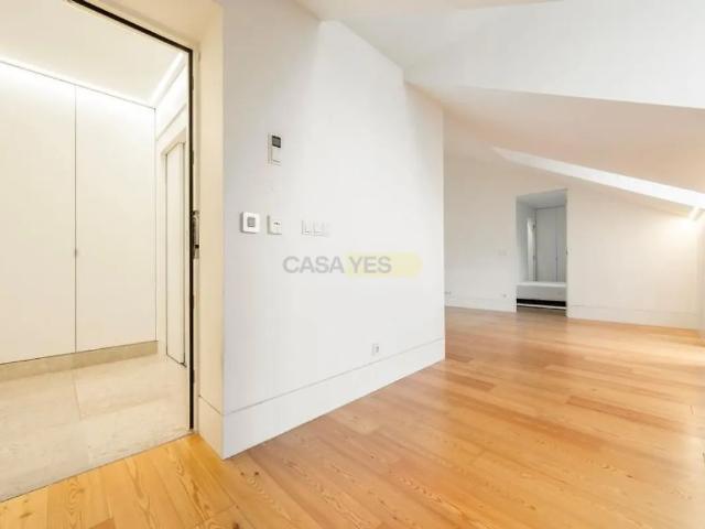 Apartment T2 in Misericórdia, Lisboa