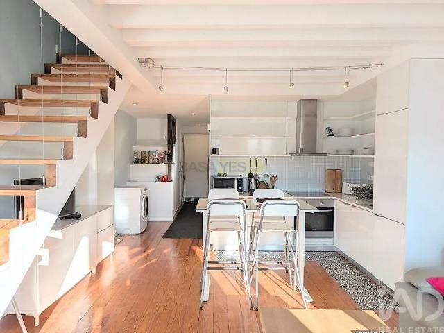 Apartment T2 in Misericórdia, Lisboa