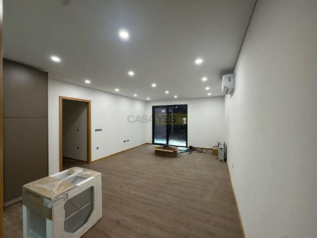 Apartment T2 in Nogueira e Silva Escura, Maia
