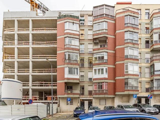 Apartment T2 in Sacavém e Prior Velho, Loures