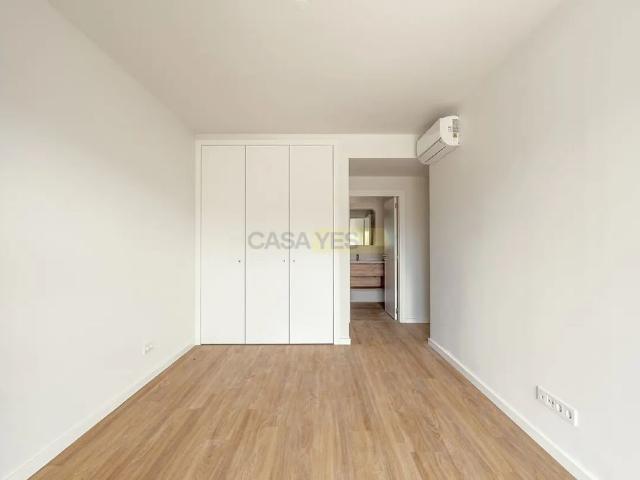 Apartment T2 in Santo António dos Cavaleiros e Frielas, Loures