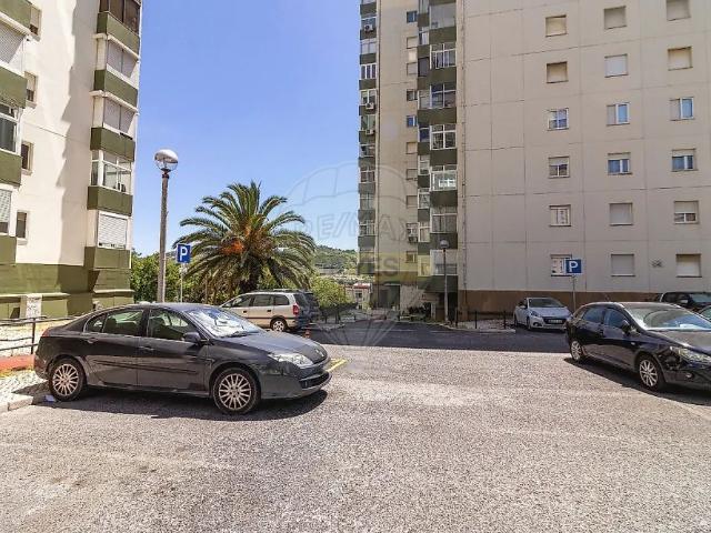 Apartment T2 in Santo António dos Cavaleiros e Frielas, Loures