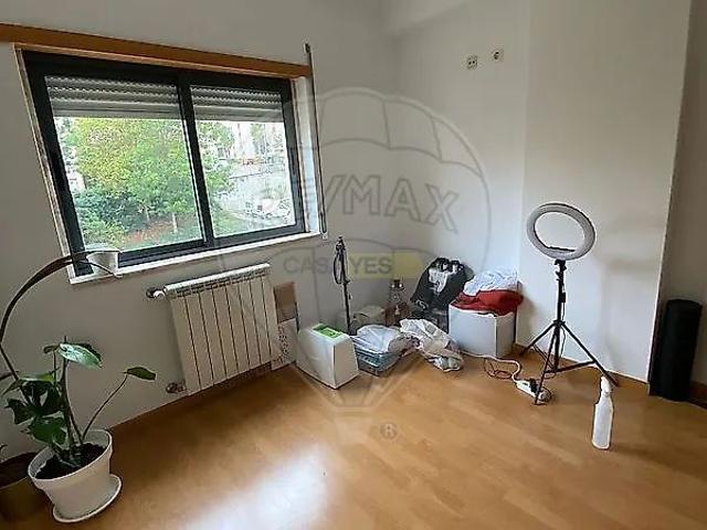 Apartment T2 in Santo António dos Cavaleiros e Frielas, Loures