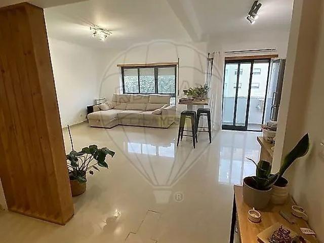 Apartment T2 in Santo António dos Cavaleiros e Frielas, Loures