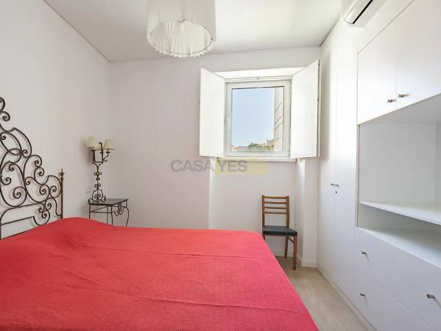 Apartment T2 in Santo António, Lisboa