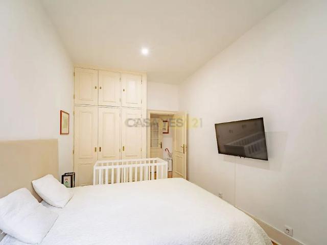 Apartment T2 in Santo António, Lisboa