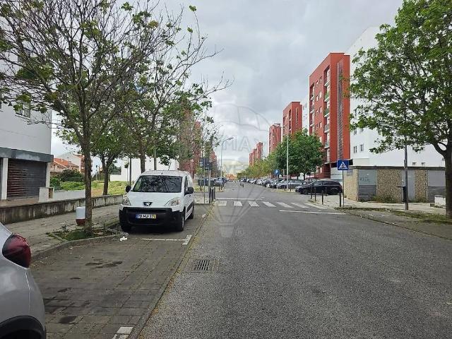Apartment T2 in Santa Clara, Lisboa