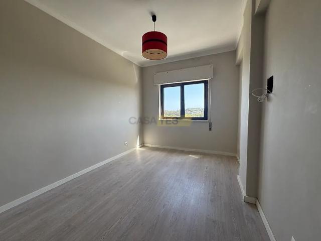 Apartment T2 in Setúbal São Julião, Nossa Senhora da Anunciada e Santa Maria da Graça, Setúbal