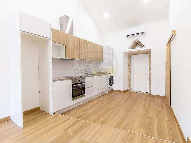 Apartment T2 in Póvoa de Santo Adrião e Olival Basto, Odivelas