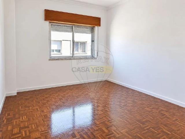 Apartment T2 in Pontinha e Famões, Odivelas