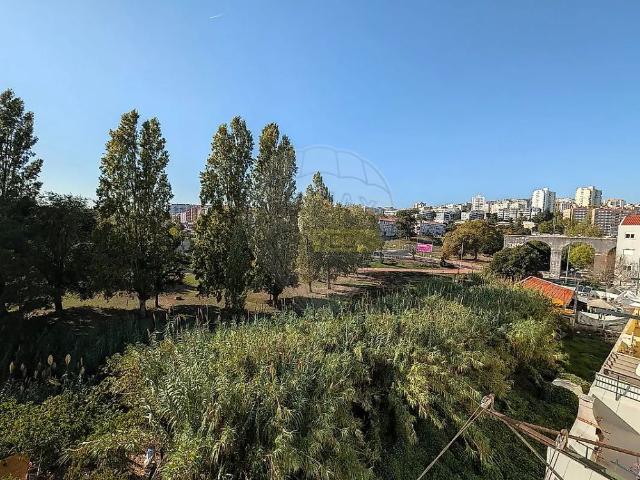 Apartment T2 in Queluz e Belas, Sintra