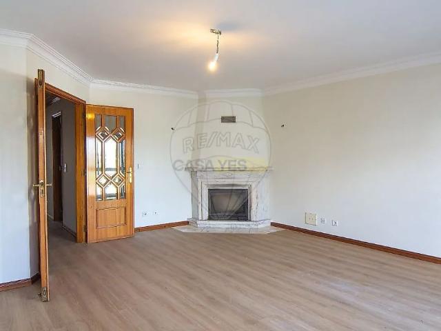 Apartment T2 in Queluz e Belas, Sintra