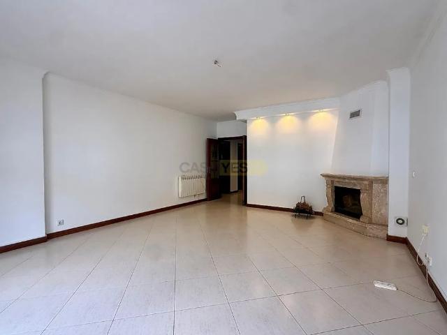 Apartment T2 in Queluz e Belas, Sintra