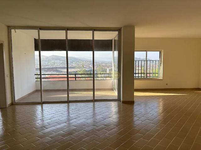 Apartment T3 in Coimbra Sé Nova, Santa Cruz, Almedina e São Bartolomeu, Coimbra
