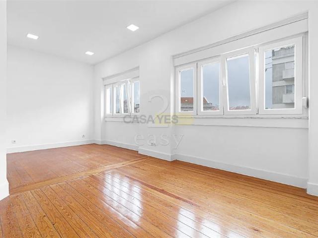 Apartment T3 in Campo de Ourique, Lisboa